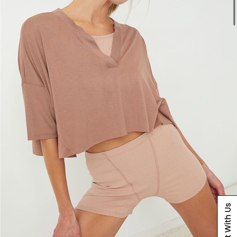 PacSun Cropped V-Neck Short Sleeve Top in Dusty Rose